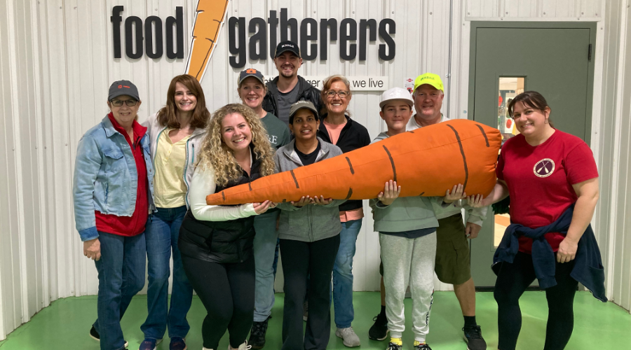 BB&E staff volunteering at Food Gatherers!